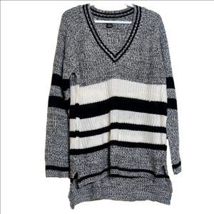 Revamped Chunky Knit Hi-Low Gray Sweater  Size Large